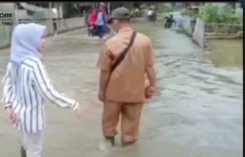 Tampak Ketua DPRD Buol Srikandi Batalipu,S.Sos, M.AP saat mengunjungi langsung lokasi Banir di Wilayah Kecamatan Momunu Kab.Buol