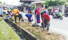 Foto Ilustrasi Warga saat melaksanakan kerja bakti masal