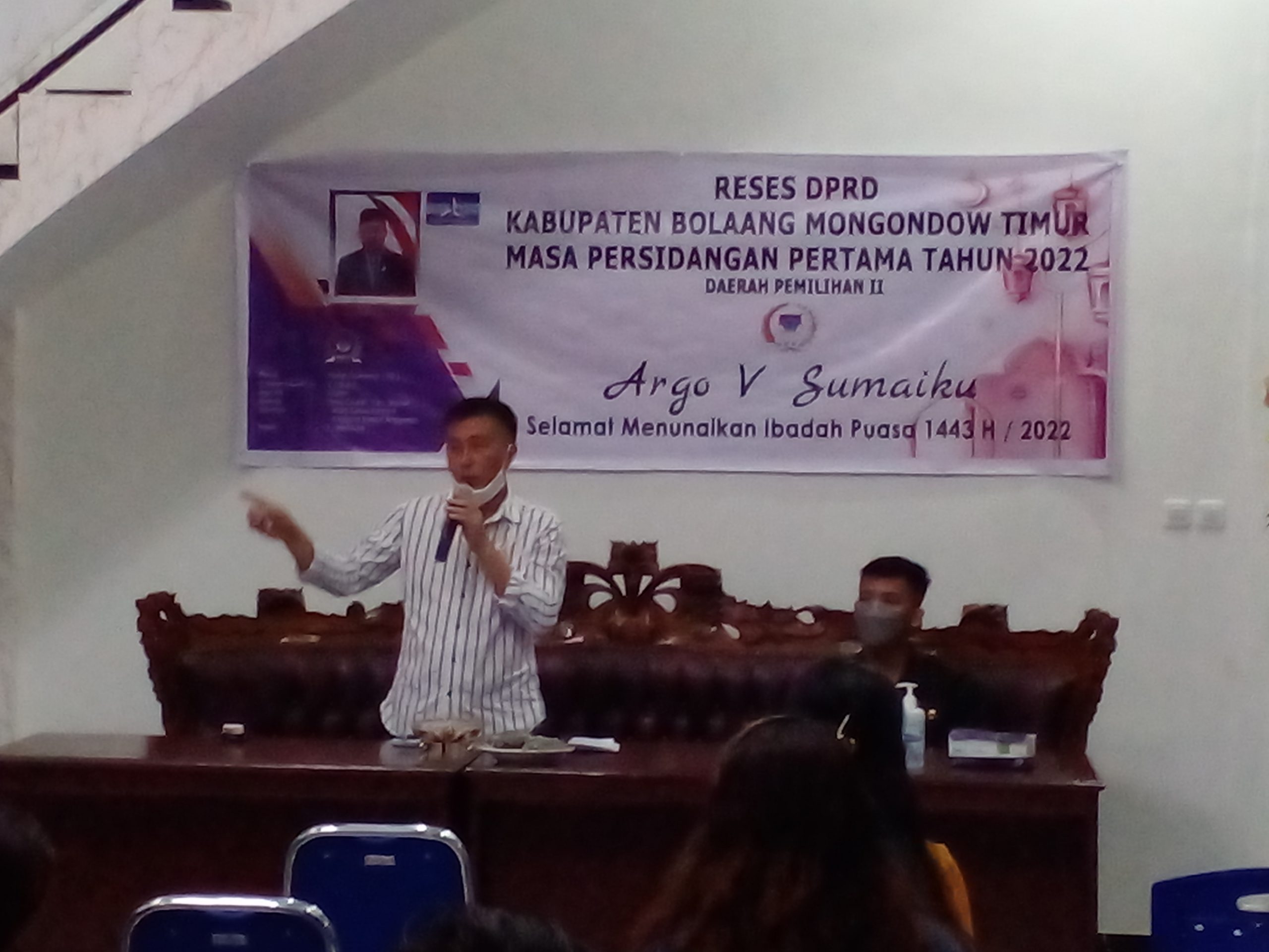 Aleg Partai Demokrat Argo Sumaiku saat reses di Desa Guaan kecamatan Moat, Boltim (Foto : IST)