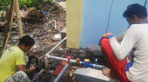 Salah satu kegiatan pemeliharaan fasilitas Air bersih disalah satu desa (Foto : Ilustrasi)