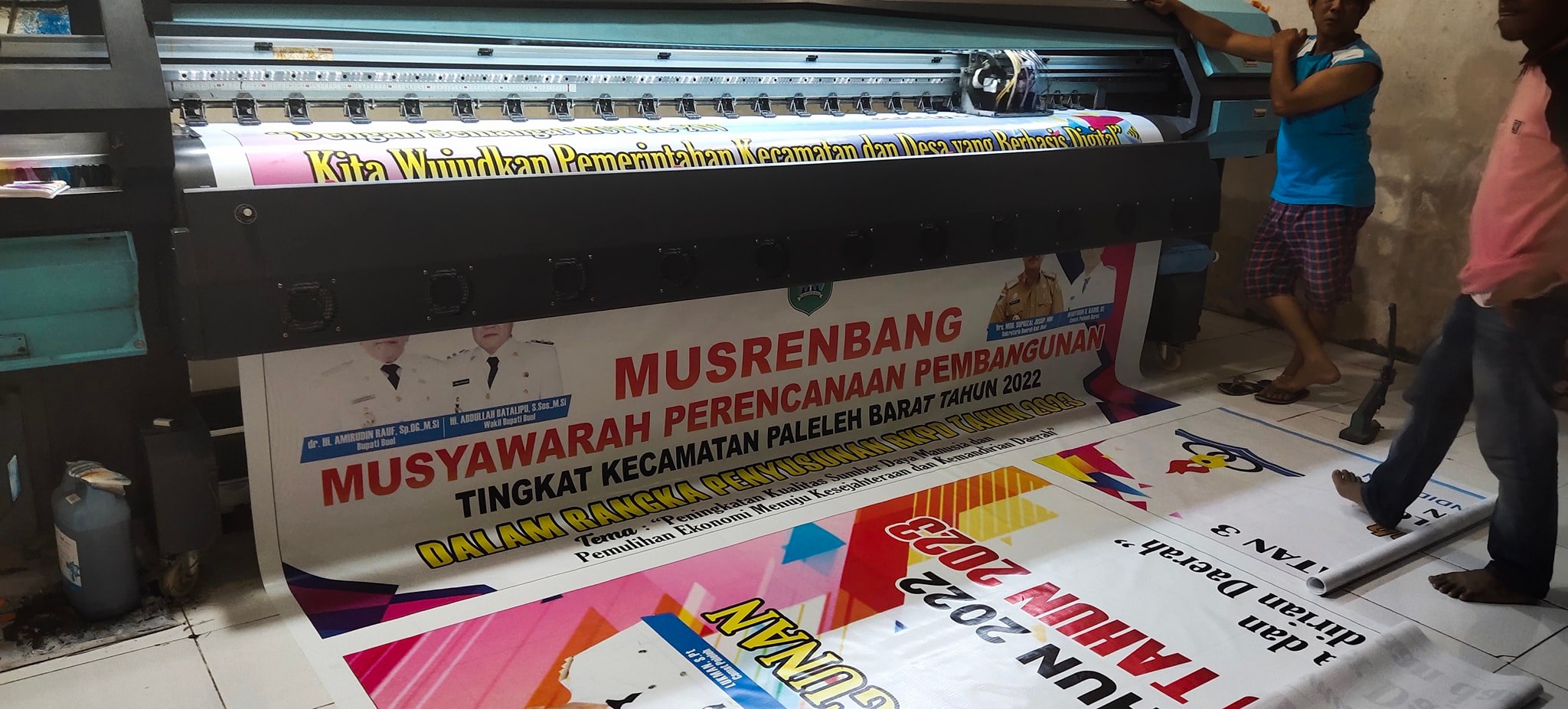 Suasana produksi cetak di ASRA Baliho