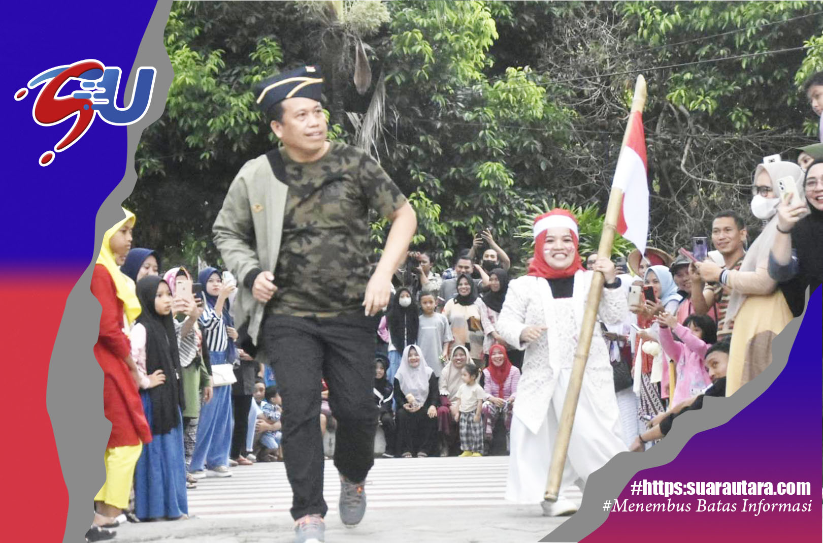 Kepala Dinas (Kadis) Kominfo Kabupaten Gorontalo (Kabgor) Sumanti Maku ikut serta memeriahkan fashion street di Komplex Food Court Limboto, Minggu (07/08/2022).
