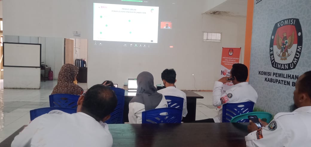 Sekretariat KPU Kabupaten Buol mengikuti Sosialisasi dan Bimbingan Teknis (Bimtek) Penyusunan Sasaran Kinerja Pegawai (SKP) Tahun 2022 yang diselenggarakan oleh KPU Provinsi Sulawesi Tengah (Sulteng) bersama KPU Kabupaten/Kota se Sulteng Secara Daring, Senin (05/09/22).