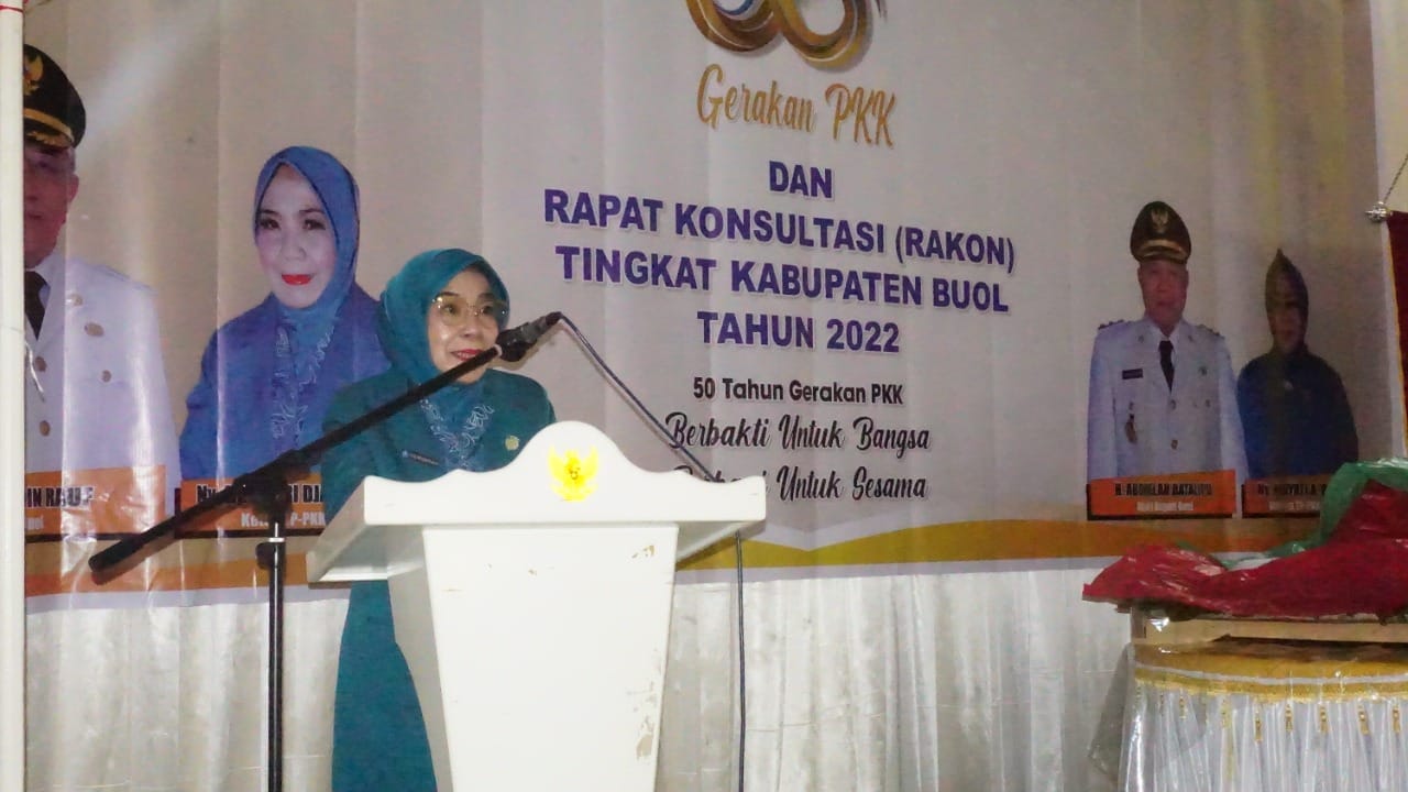Ketua TP PKK Kabupaten Buol Ir Sry Djawiah Amirudin Rauf menyampaikan sambutannya pada peringatan Hari Kesatuan Gerak PKK yang ke 50 hari