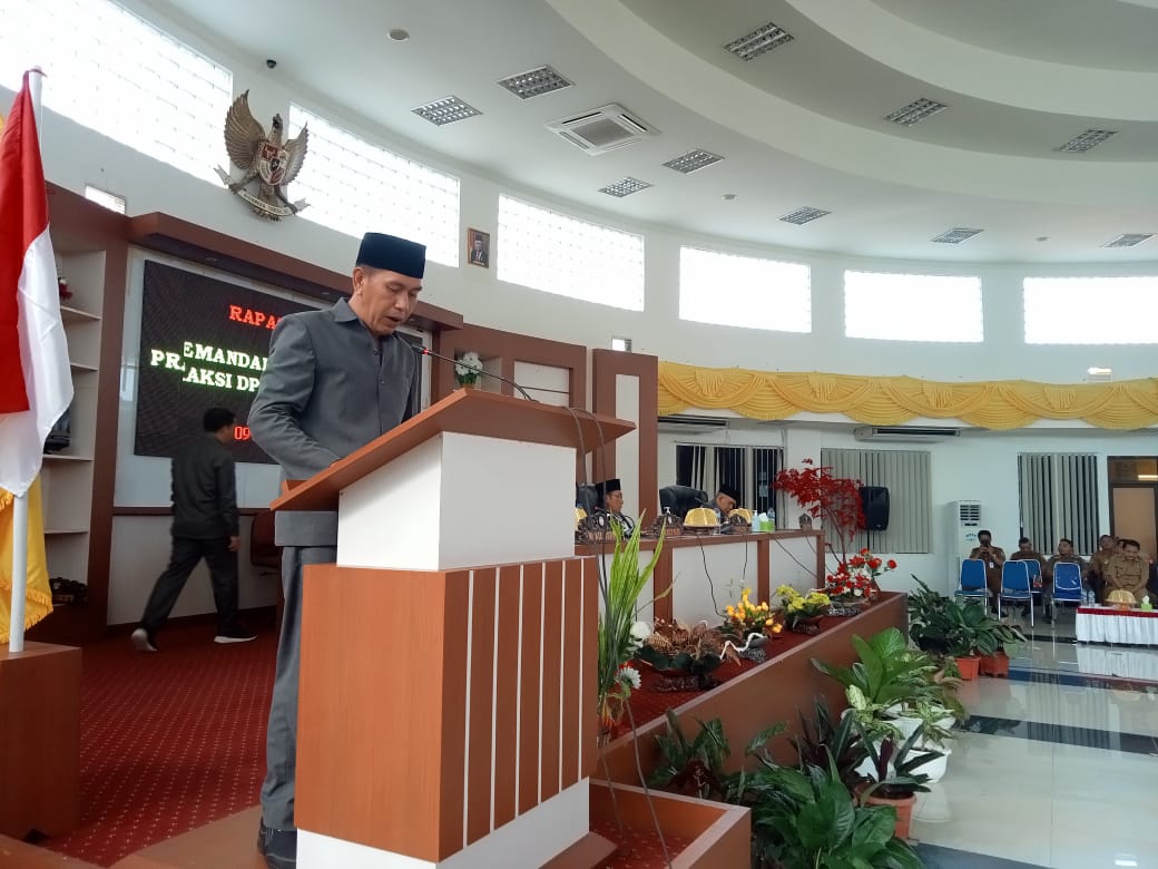 Bahri Asiki juru bicara Fraksi Nasdem DPRD Buol saat menyampaikan pandangan umum terhadap Nota keuangan perubahan APBD 2022, Selasa (20/9/2022).