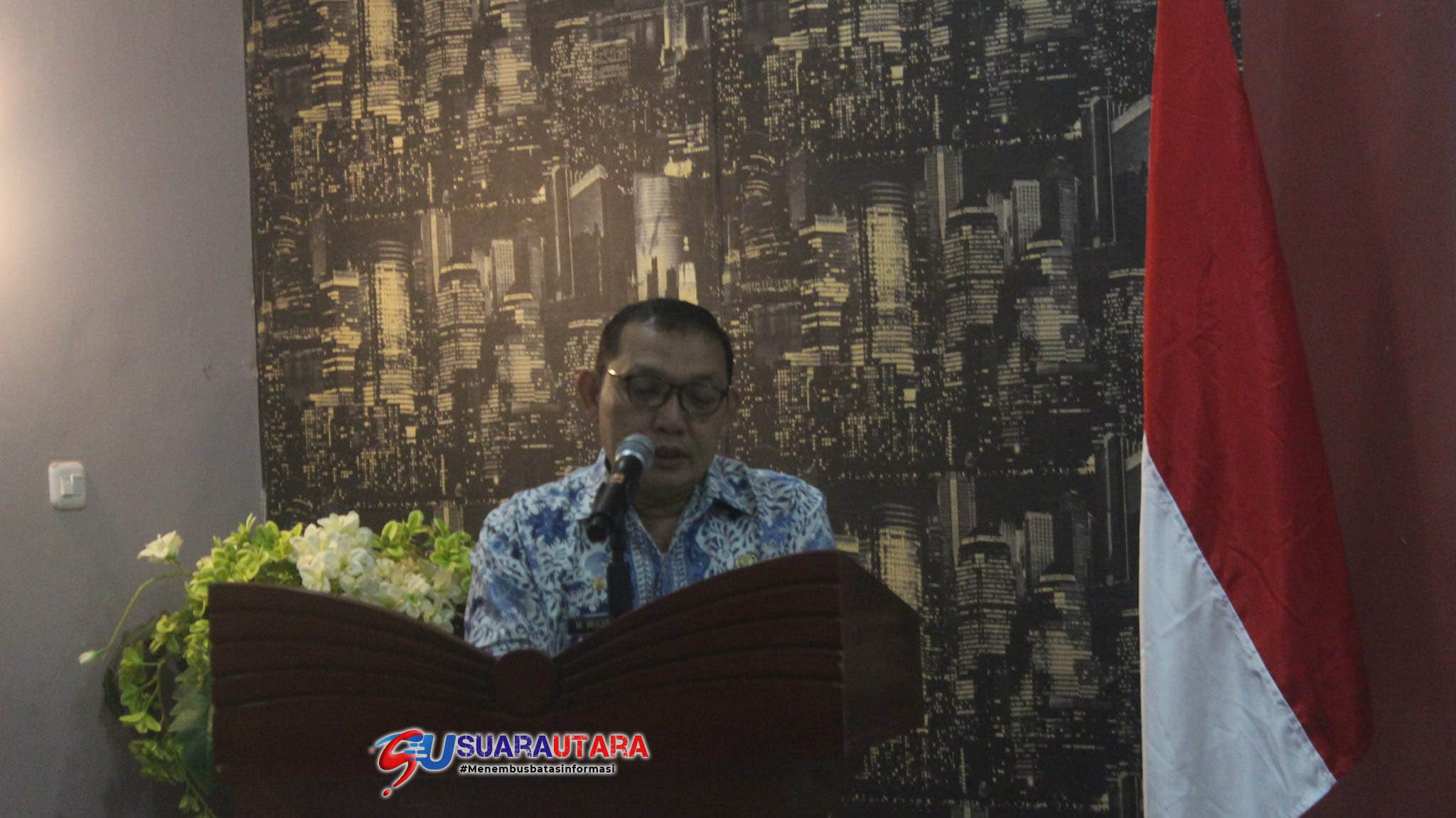 Pj Bupati Buol, Drs. Moh Muchlis, MM saat memberikan sambutan pada kegiatan OPD (Foto : Wawan Isa)