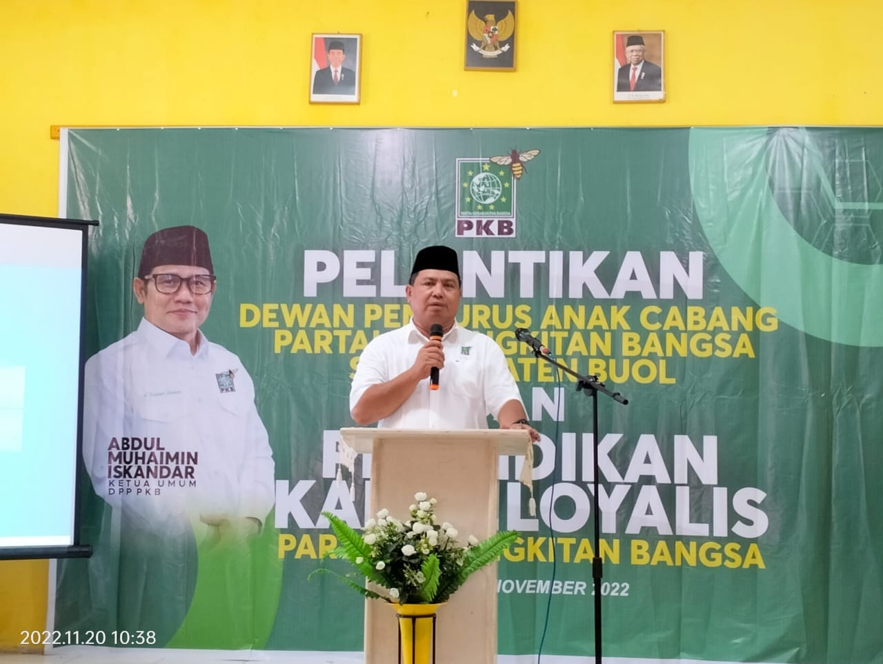 AHMAD KOLOI, SH ketua DPC PKB Buol saat memberikan sambutan