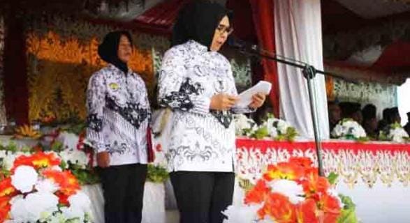 Walikota Kotamobagu Ir. Jadi pemimpin upacara di hari hari ulang tahun PGRI Ke-77 dan HGN Tahun 2022.