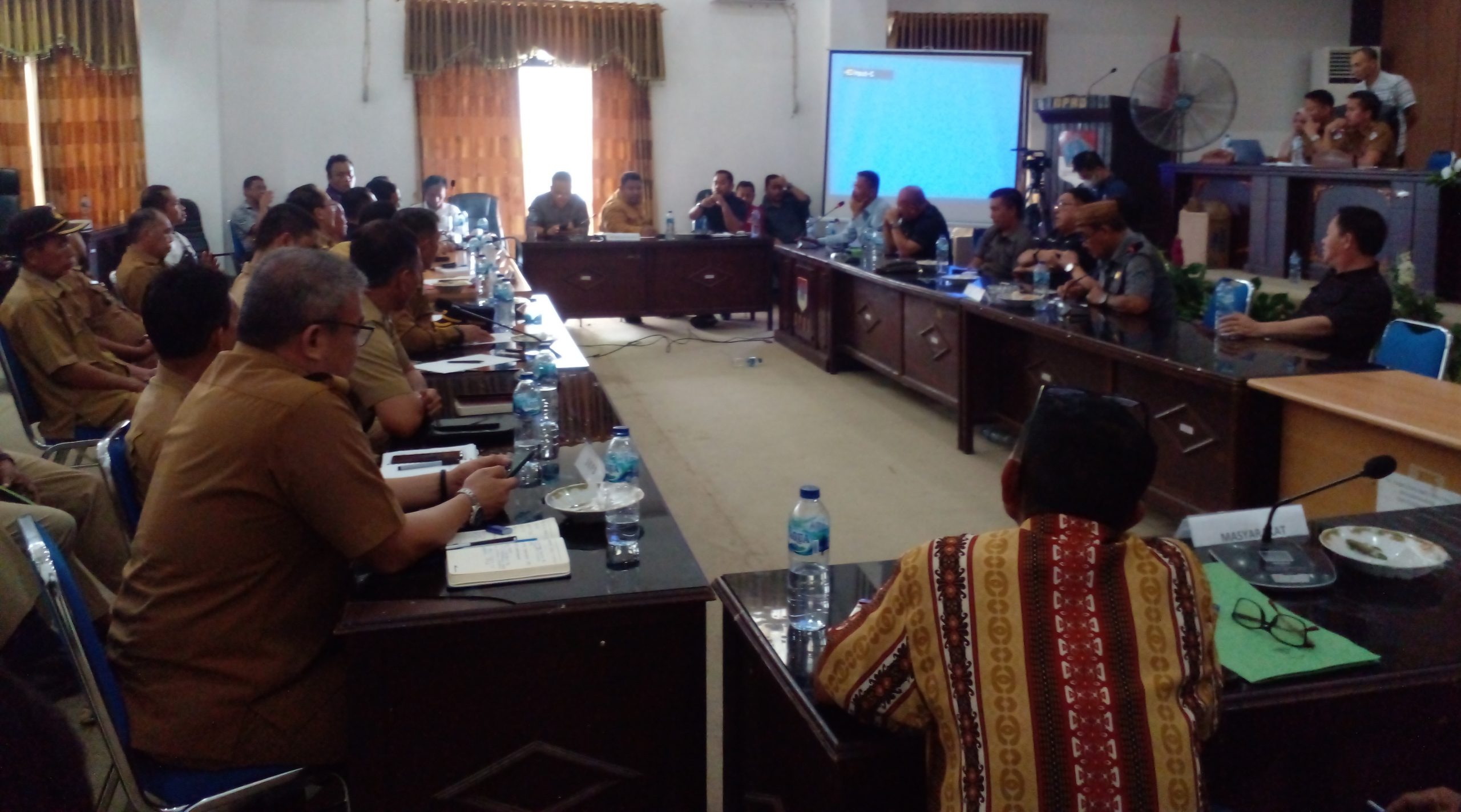 – Dewan Perwakilan Rakyat Daerah (DPRD) Kabupaten Bolaang Mongondow Timur (Boltim) dalam Rapat Dengar Pendapat (RDP) dengan pihak PT. Bolmong Timur Primanusa Resource (PT. BTPR) dan masyarakat Desa Buyat, Senin (30/1/2023)