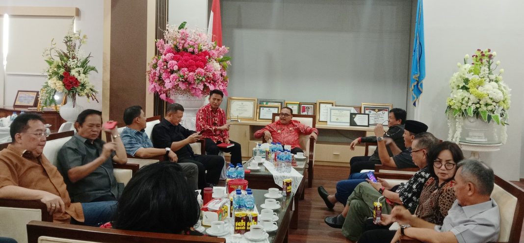 Pj Bupati Bolmong menerima kunjungan DPRD provinsi Sulut, diruangan kerja bupati lantai III, kantor Bupati, Lolak Kamis (26/1/2023).