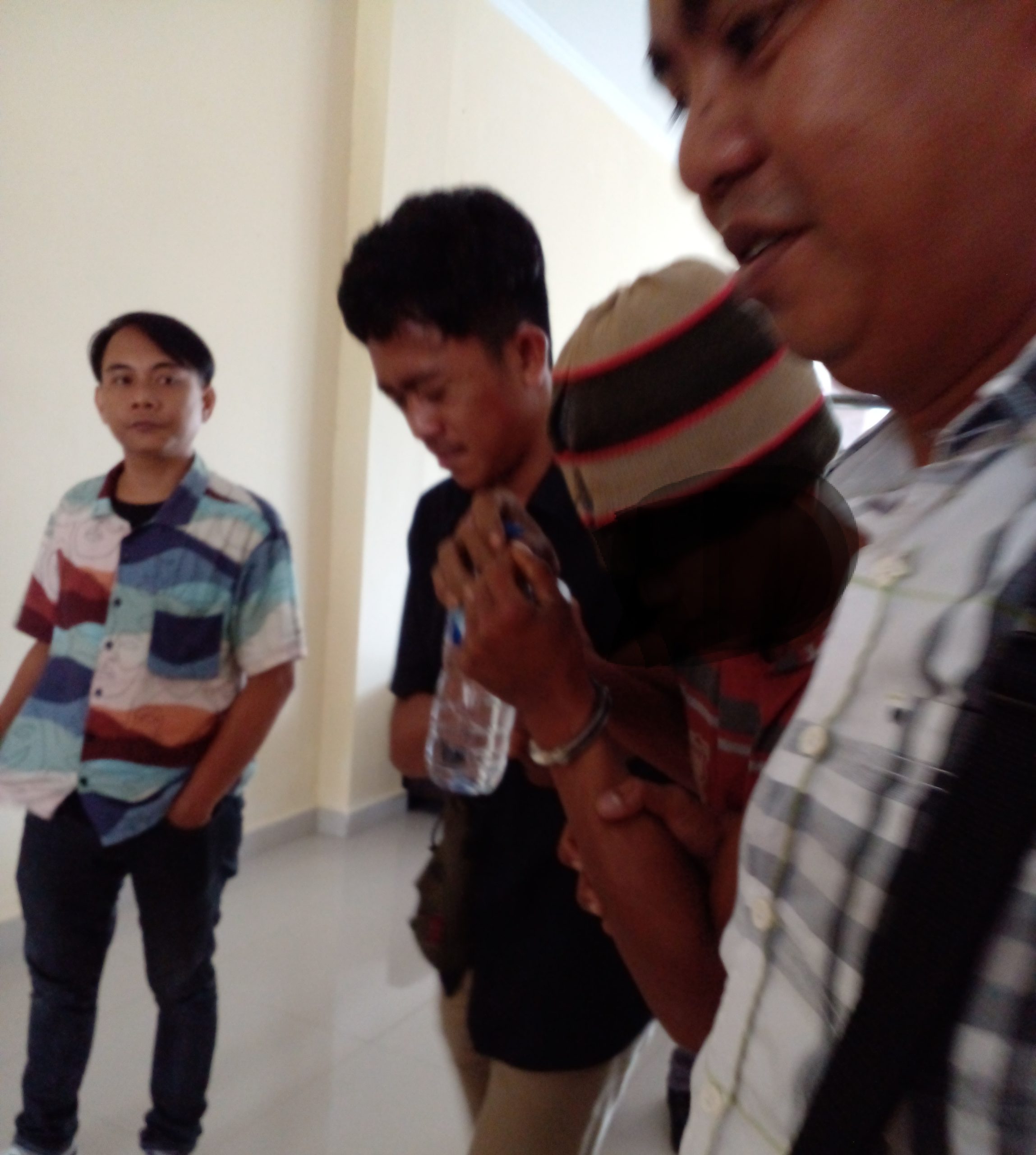 Tsk JS saat digelandang tim resmob Polres Boltim