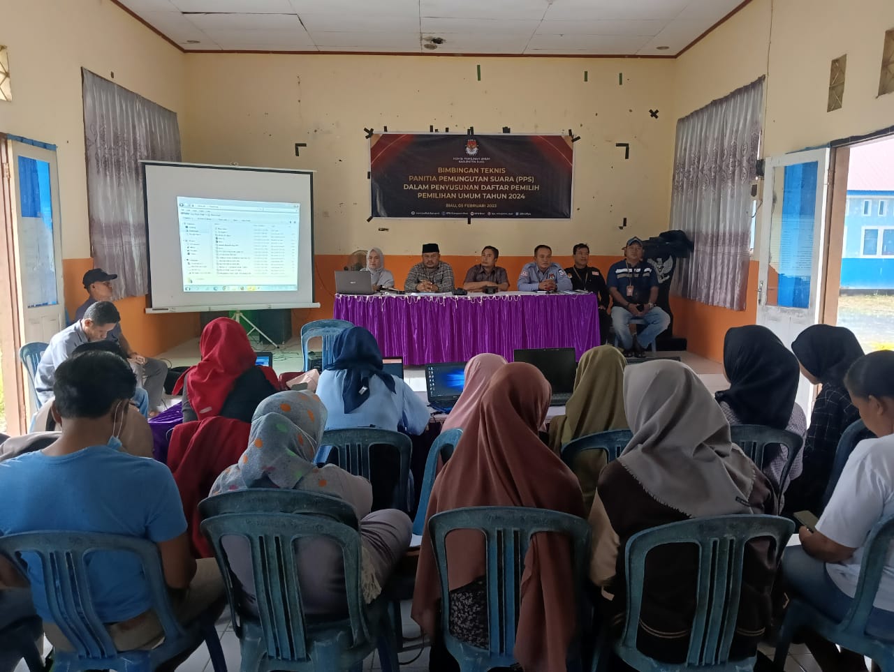 PPK Biau melaksanakan Bimbingan Teknis kepada PPS terkait daftar pemilih pemilihan umum tahun 2024 bertempat di sekretariat PPK Kec. Biau (Aula pertemuan kantor camat Biau) pada Minggu, 5 Februari 2023