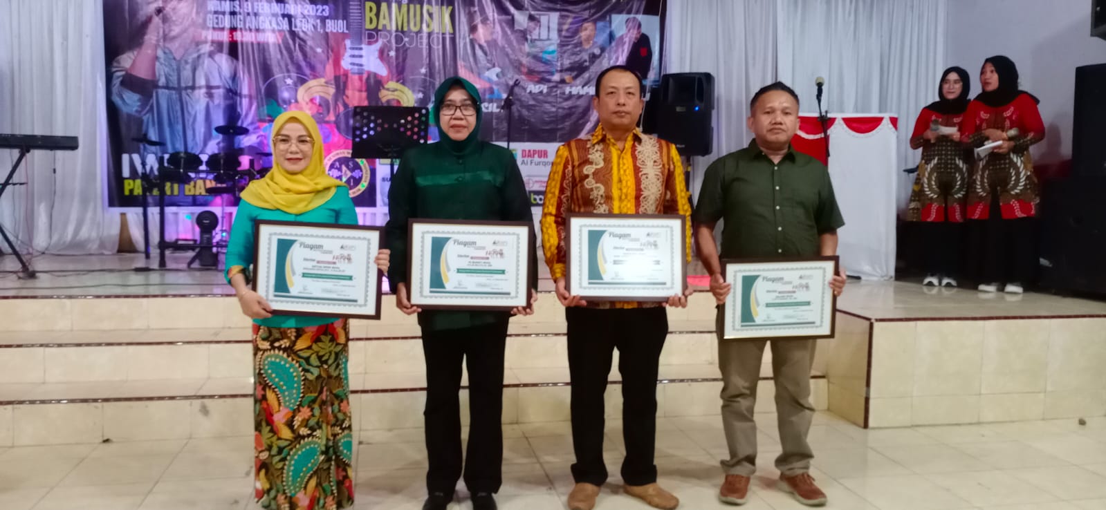 DPRD, Pemkab Buol, Polres dan Kejaksaan, 4 Institusi penerima Anugerah Insan Pers (KOPI) di acara HUT HPN BUOL, KAmis (9/2/2023).