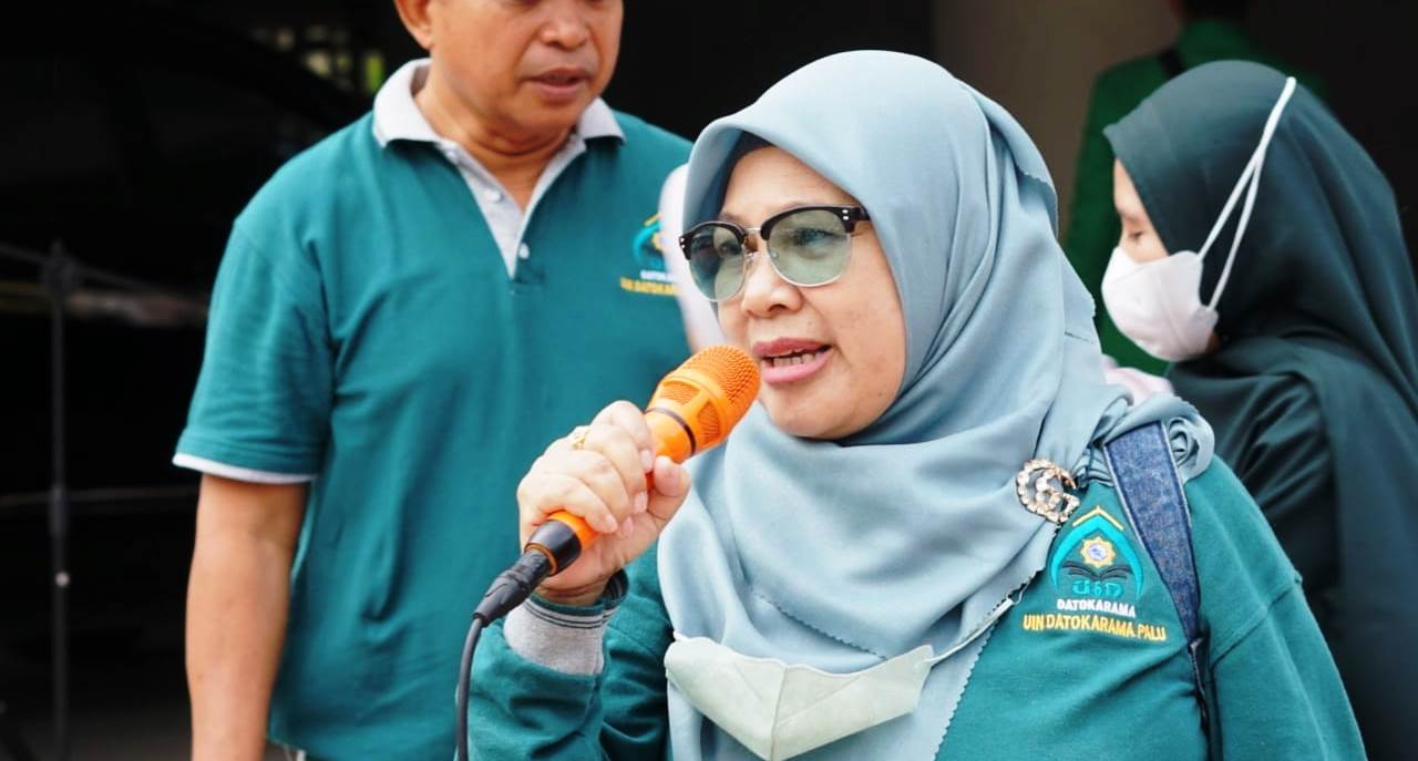 Ketua Lembaga Penelitian dan Pengabdian Masyarakat (LP2M) UIN Datokarama Palu, Dr. Rustina S.Ag., M.Pd