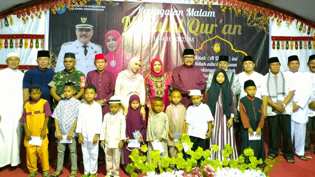 Pj Bupati Bolmong Limi Mokodompit, sambutan pada peringatan malam nuzulul qur'an 1444 H, di Mesjid Al Ikhlas Desa Bumbung, Kecamatan Lolak, Jumat (07/04/2023)