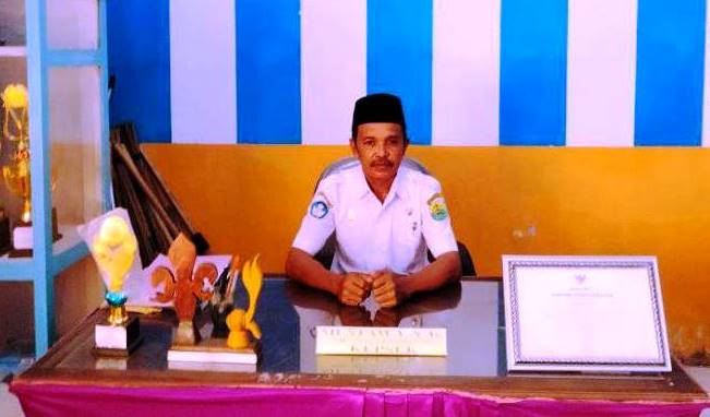 Mustawa, S.Ag (Kepala SMPN 1 Paleleh)