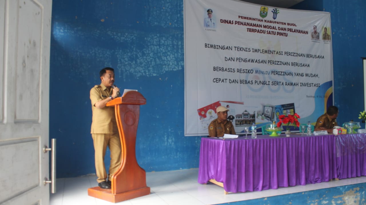 Sekda Buol Drs Moh Suprizal Jusuf, MM, saat memberikan sambutan pada kegiatan Bimtek.