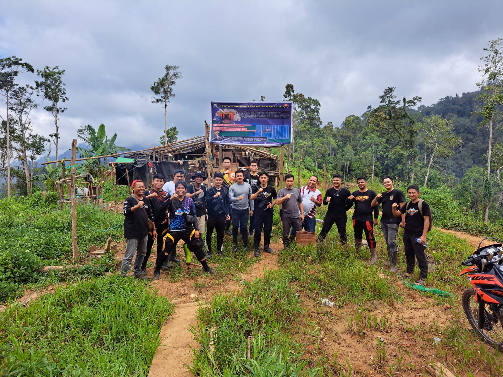 Foto saat penertiban PeTi dilokasi pegunungan Garini oleh Polres Boltim