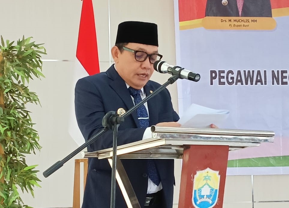 Penjabat Bupati Drs. Muchlis, MM 
