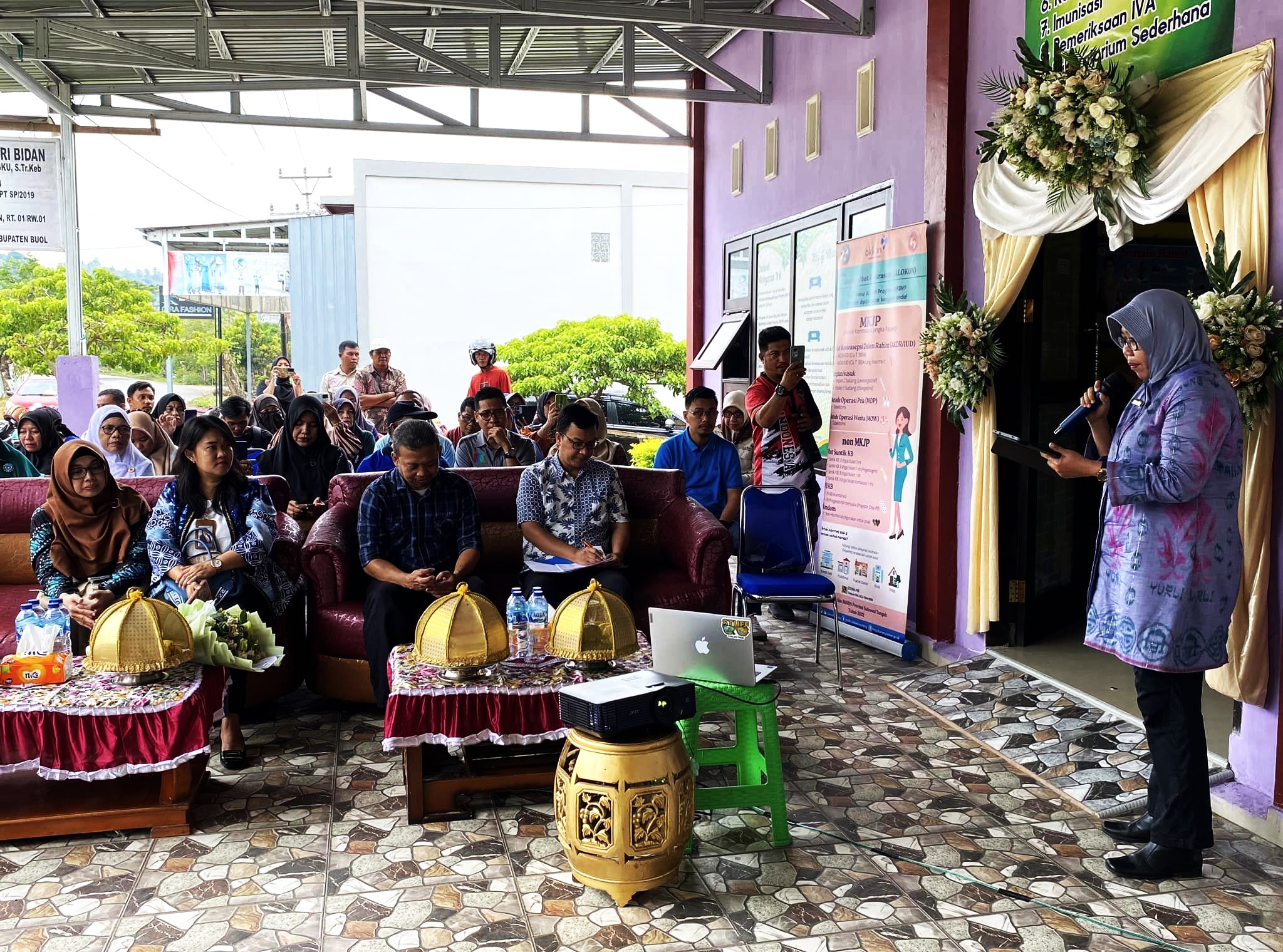 Asisten III membuka resmi kegiatan Verifikasi Role Model TPMB di Kelurahan Leok II, Foto : Wawan)