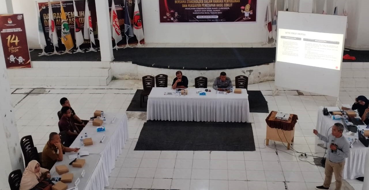 Rakor bersama Stakeholder tentang penyusunan dan persiapan hasil pencocokan dan penelitan (Coklit), yang digelar KPU Buol, Selasa (23/7/2024)