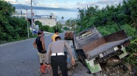 Foto Saat petugas sikap lakukan bantuan efakuasi kendaraan