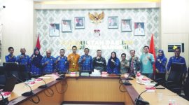 Foto Bersama Plt Asisten II dan Rektor UNG Bersama jajarannya.