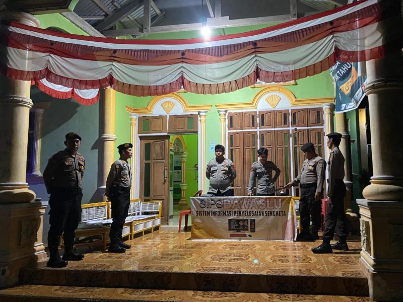 Personel Polres Buol, Jaga Dan Amankan Bawaslu Buol Selama Sidang Gugatan Pilkada Berlangsung