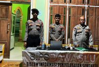 Personel Polres Melakukan Penjagaan di kantor BAWASLU Buol