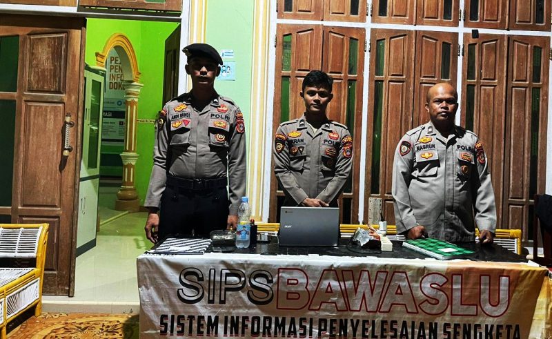 Personel Polres Melakukan Penjagaan di kantor BAWASLU Buol
