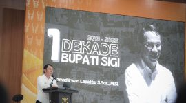 Bupati Sigi, Mohamad Irwan, saat memberikan sambutan di acara puncak Refleksi 1 Dekade Kepemimpinan Bupati Sigi (Foto Prokopim)