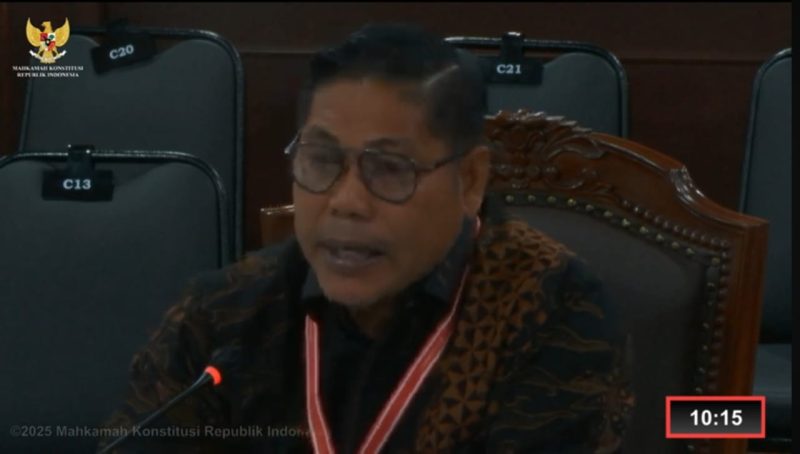 Foto Saksi Ahli saat baca  putusan di depan Hakim MK