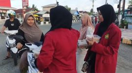 STITIPOL Mujahidin Buol Bagikan Takjil Gratis