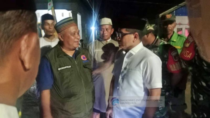 Buol - Bupati Buol, Risharyudi Tribowo tinjau langsung kondisi banjir akibat hujan deras disertai angin kencang di tiga desa terdampak bencana tersebut, Sabtu, (8/3/2025).