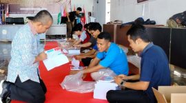 Foto Ketua KPU Santo Gotia turun langsung Cek Proses Sortir Surat suara