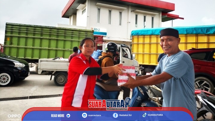 SPBU Kp Bugis Berbagi Ratusan Paket Takjil Buka Puasa