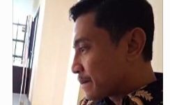 Foto Saat Ebink membuka laporan di kepolisian 