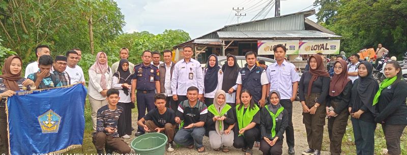 Foto Bersama Tim dan Masyarakata dan  pencinta penyu