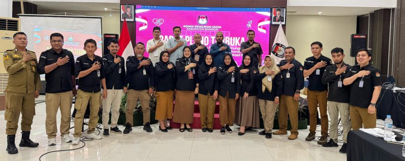 Foto Ketua & Anggota, Sekertaris Serta Staf KPU Banggai