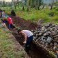 Pekerjaan Drainase di dusun 3, Desa Tadoy 1, Kecamatan Bolaang Timur.(Foto : Rendi Mamonto)