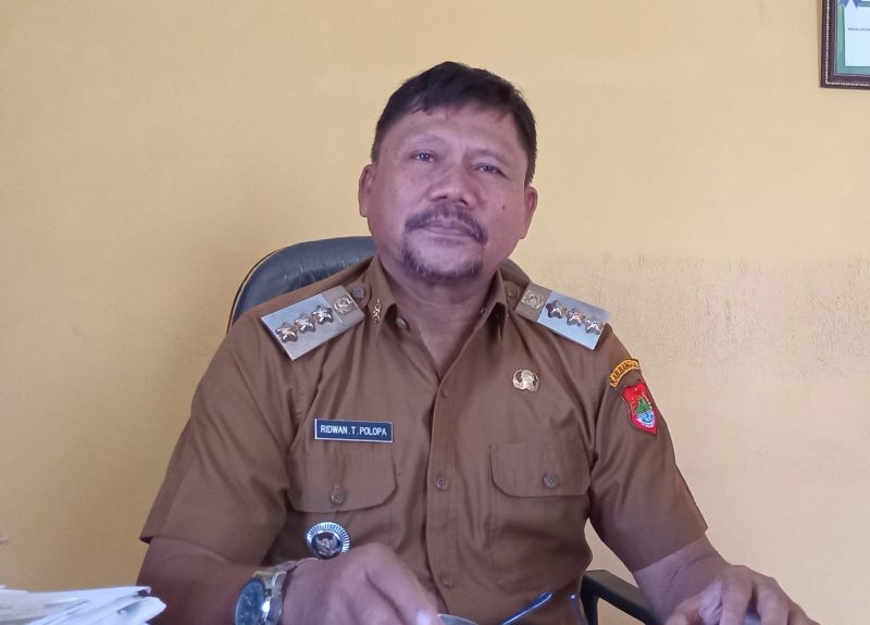 Foto Camat Luwuk dalam memimpin Rapat bersama Lurah dan Kades 