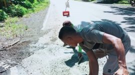 Tambal Jalan Berlubang, Sangadi Tadoy 1 Ajak Warga Gotong Royong
