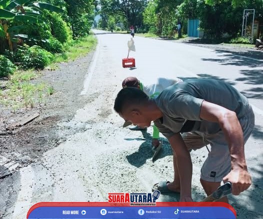 Tambal Jalan Berlubang, Sangadi Tadoy 1 Ajak Warga Gotong Royong
