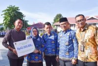 Wagub Sulteng Serahkan Bantuan Jaminan kematian kepada ASN Pemprov