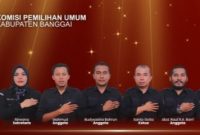 Foto Ketua Santo Gotia Serta Anggota, Sekertaris KPU Banggai