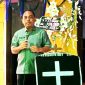 Bupati Bolmong, Yusra Alhabsyi memberikan sambutan di rumah duka Alm Pratu Afrio Setiawan, Kamis (15/5/2025).