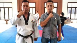 Pelatih kepala Sanim Fery Tewu bersama Ketua Pengkab Taekwondo Touna, Agung Dilapanga