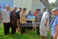 Bupati Serahkan Banmas Presiden Berupa Sapi Qurban Ke Pengurus DKM Masjid Agung Buol