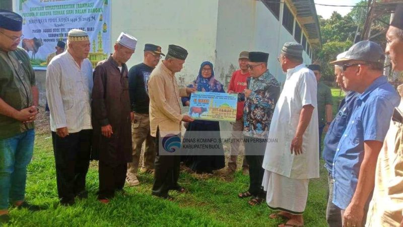 Bupati Serahkan Banmas Presiden Berupa Sapi Qurban Ke Pengurus DKM Masjid Agung Buol
