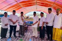 Bupati Tojo Una-Una Serahkan Hewan Qurban, Jum'at (E6e/6e) Foto : Agung Dilapanga.